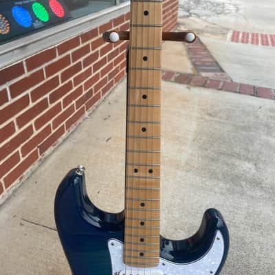 Fender Limited Edition Player Stratocaster HSS Plus Top with Maple fingerboard in blueburst 2021 - Blue Burst image 7