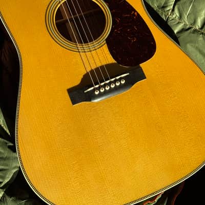 Martin  HD-28V Custom Shop 2021 - Adirondack/Premium Guatemalan image 3