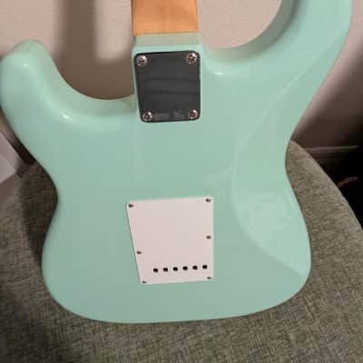 Fender Vintera '60s Stratocaster with Pau Ferro Fretboard 2019  Surf Green image 5