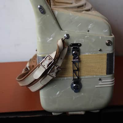 Titano Model Special 1986 41/120 range compact 17" keyboard Piano Accordion image 4