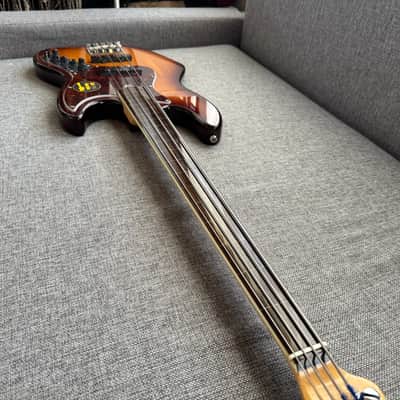 Marcus Miller V7 Fretless (2nd Gen) image 5