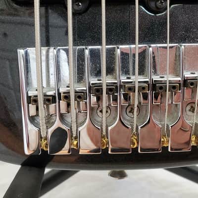 Peavey Axcelerator 6-string Bass image 8