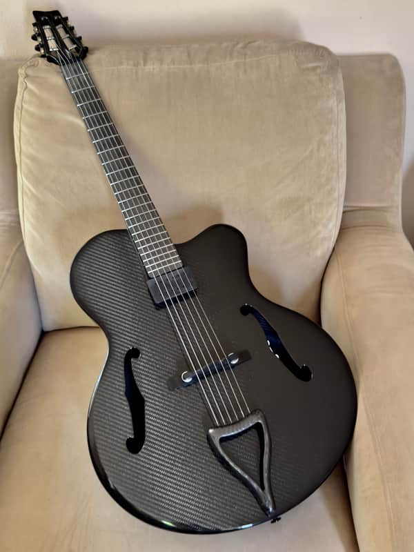 Emerald Kestrel 2019 - Carbon Fiber image 1