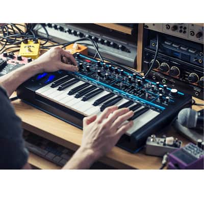 Novation BASS STATION II 25 Note Analogue Monosynth Keyboard Synthesizer image 6