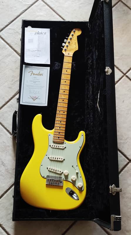 Fender Custom Shop Deluxe Stratocaster 2011 – Graffiti Yellow – OHSC – Fresh Setup image 1