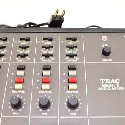 Vintage TEAC Model 2 Audio Mixer imagen 5