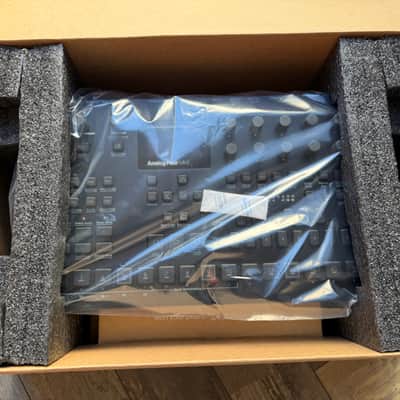 VERY NEW Elektron Analog Four MKII 4-Voice Tabletop Analog Synthesizer 2020 - Present - Black image 8