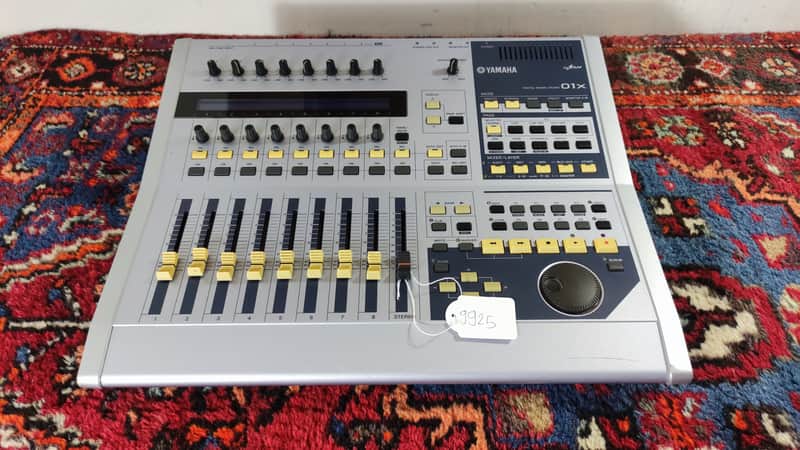 Yamaha 01x Digital Mixer / Recording Interface / Controller image 1