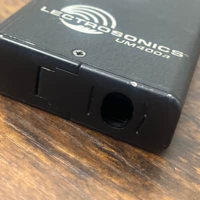 Lectrosonics UM400A Digital Hybrid UHF Transmitter – Block 26 – 665.6–691.1 MHz image 4