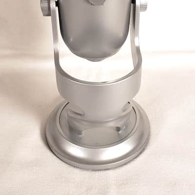 Blue Yeti Professional Multi-Pattern USB Condenser Microphone - Silver image 3