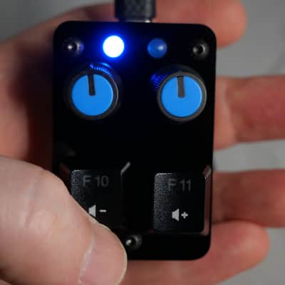 useMidi madMidiMiniClassic Acrylic 2025 with 2 Note Buttons 2 Potentiometers and LEDs image 7