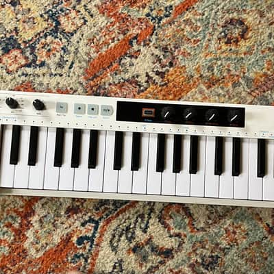 Arturia KeyStep 37 MIDI Controller 2021 - 2025 - White