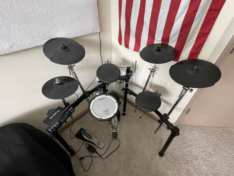 Roland TD - 4 V Drum Kit 2012 image 1