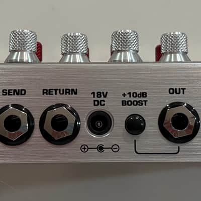 Tech 21 SansAmp XB Driver Bass Preamp 2020's - silver, Near Mint condition image 2