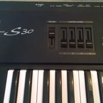 Yamaha S30 Synthesizer 61 key image 2