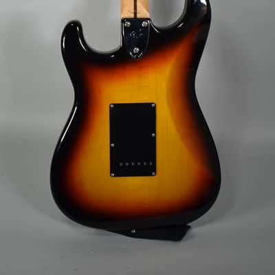 Fender ST-72 CIJ Stratocaster Three Tone Sunburst Finish Electric Guitar image 3