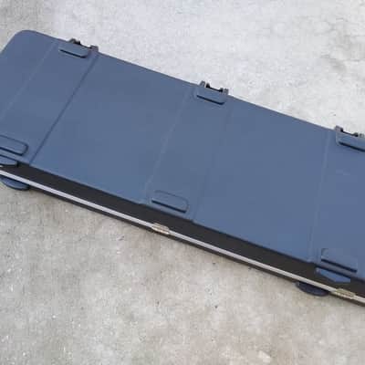 2000's Fender TSA Hardshell Case for Stratocaster or Telecaster - Black Molded - Includes Key imagen 4