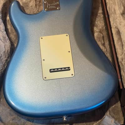 Fender American Elite Stratocaster with rosewood Fretboard 2016 - 2019 - Sky Burst Metallic image 2
