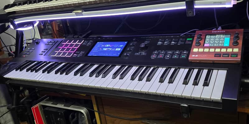 Akai MPC Key 61 Standalone Workstation Synthesizer 2022 - Present - Black image 1