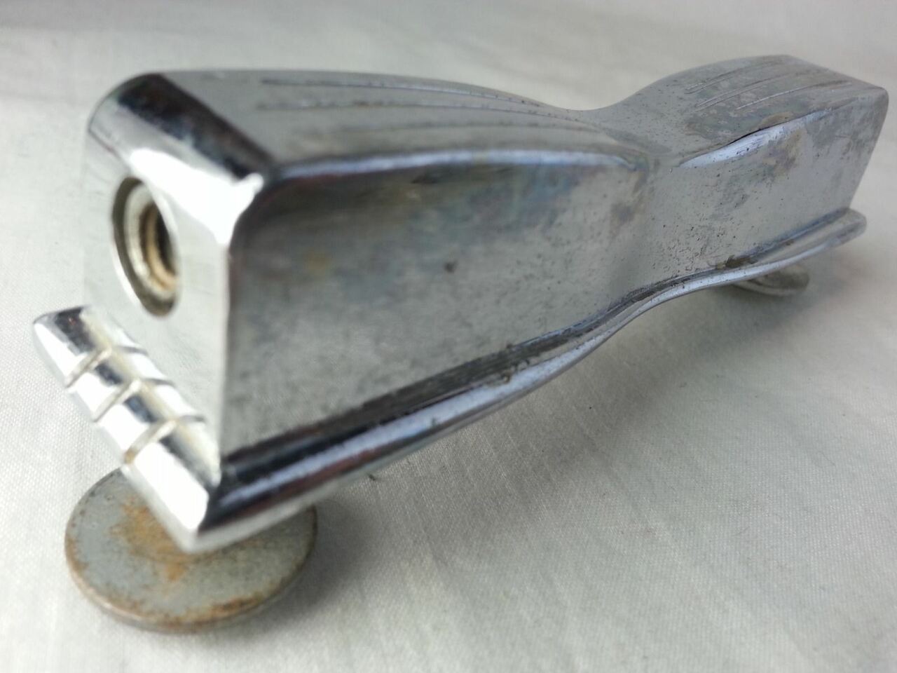 Ludwig WFL 1x Bow-Tie Bass Drum Lug Chrome 50s/60s Vintage Bowtie Club-Date USA — main photograph