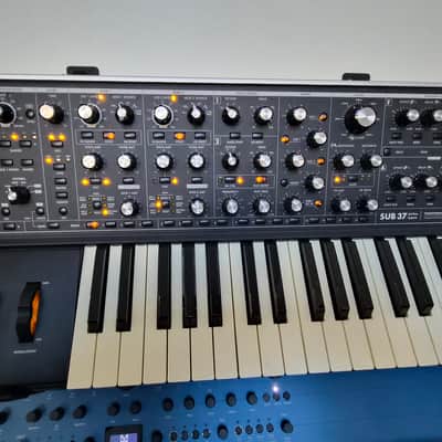 Moog Subsequent 37 Analog Synth 2017 - Present - Black
