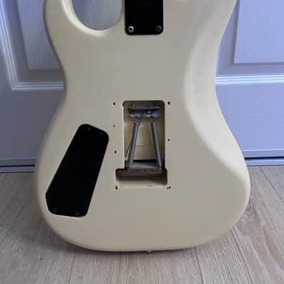 Kramer Baretta 1985 - Cream image 10