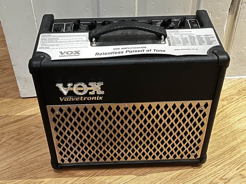 Vox Valvetronix AD15VT 15-Watt 1x8" Modeling Guitar Combo 2004 - 2008 - Black image 1