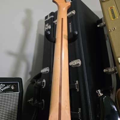 Fender Standard Stratocaster with Maple Fretboard 2003 - Black image 10