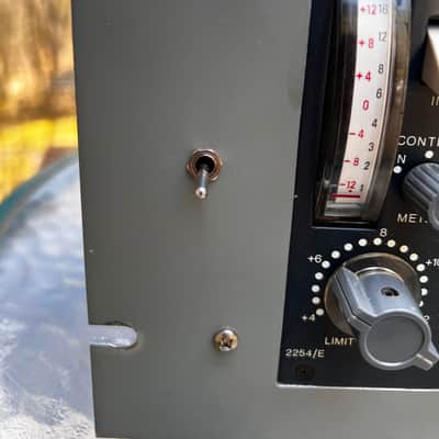 Pair of Neve 2254e - recapped/calibrated image 4