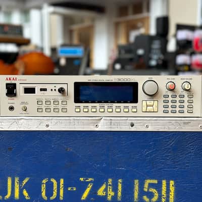 AKAI S3000XL 16 Bit Professional Stereo Digital Sampler with USB mod & Backlight upgrade