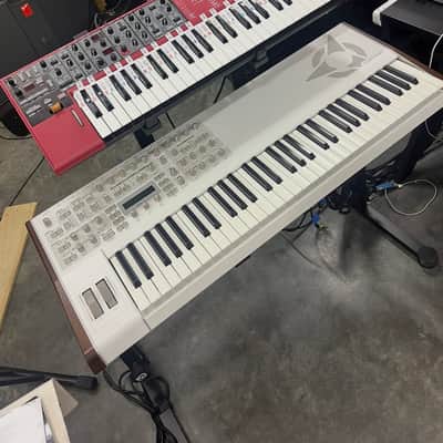 Access Virus TI2 61-Key Digital Synthesizer Whiteout edition image 2