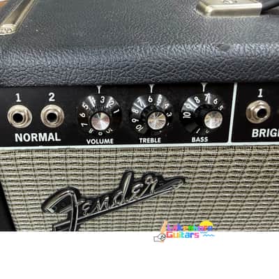 Fender '64 Custom Deluxe Reverb-Amp 2-Channel 20-Watt 1x12" Guitar Combo 2017 - Present - Black image 2