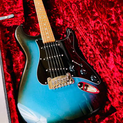G&L Custom Shop Legacy 2023 - Lake Placid Blue Burst image 2
