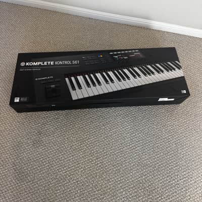 Native Instruments Komplete Kontrol S61 Mk2 2010s - Black image 2