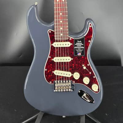 Fender 0114940322 American Professional Classic Stratocaster®, Rosewood Fingerboard, Faded Black image 2