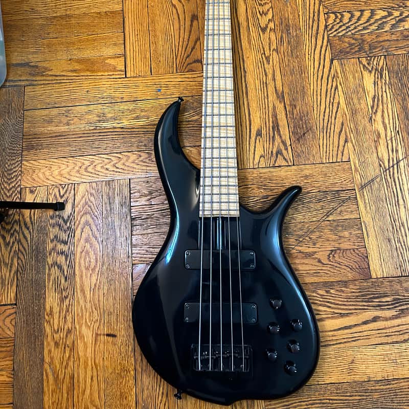 F Bass BN5