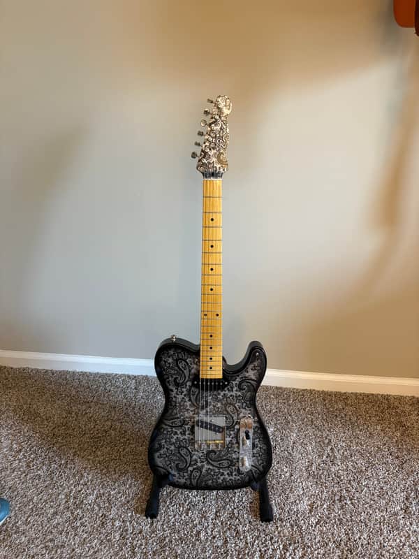 Crook T style 2019 - Black paisley image 1