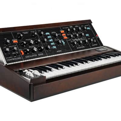 Moog Minimoog Model D Reissue 44-Key Monophonic Synthesizer (2022) 2022 - Present - Black / Wood