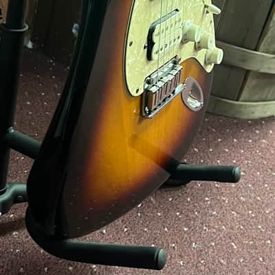 Fender American Deluxe Stratocaster® HSS 2004 - 3-Color Sunburst image 4