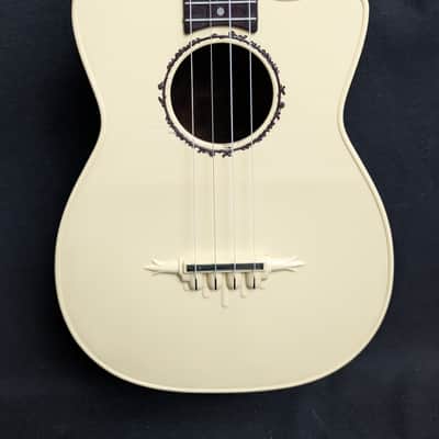 Islander Baritone Ukulele image 2