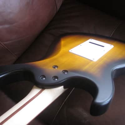Cort G Series G110 Double Cutaway Electric Guitar Open Pore Sunburst Bild 4