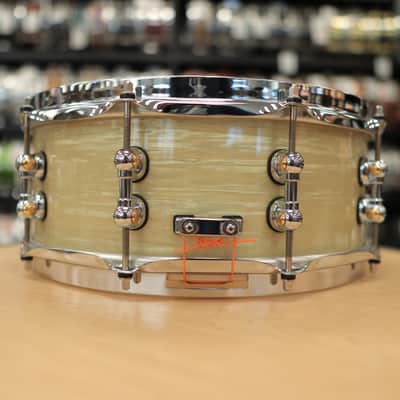 Pre-Owned Pearl Music City Custom 5.5x14" Masters Maple Reserve Snare Drum (Nicotine White Marine Pearl) image 5