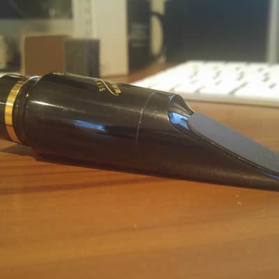 Vandoren SM824GSKO V16 Metal Small Chamber Tenor Saxophone Mouthpiece with Optimum Ligature/Cap Kit - T8