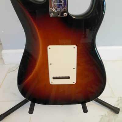 Fender American Standard Stratocaster, Left handed - 3-color Sunburst, Maple Fingerboard 2014 image 4