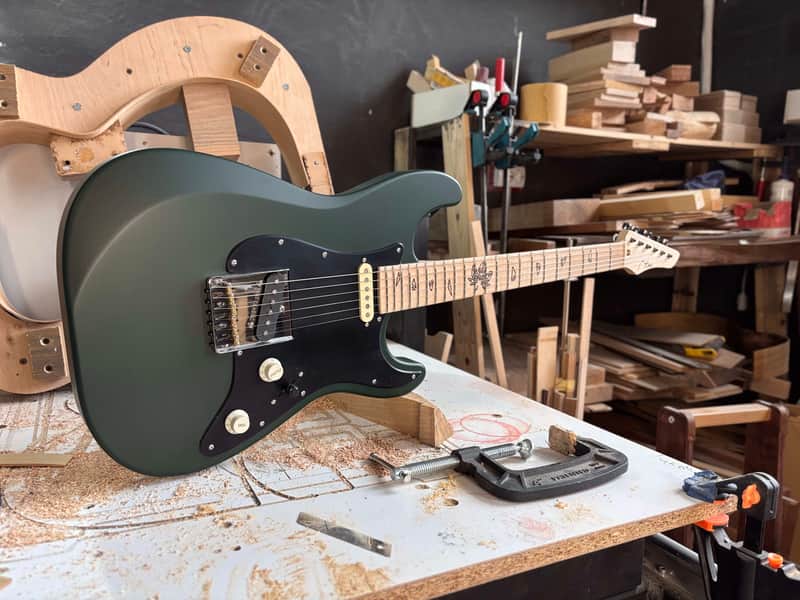 MaNo Guitars (The Iconic) image 1