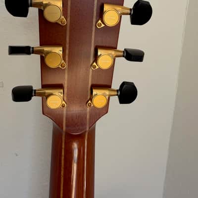 Lowden O22c 2009 - cedar image 12