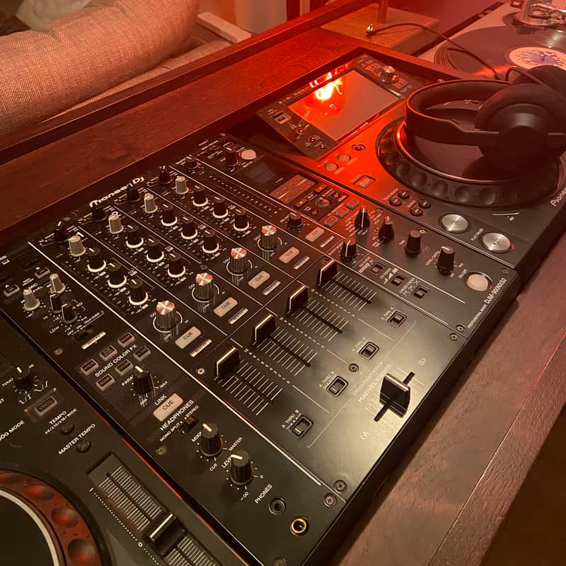 2018 Pioneer DJM-900NXS2 4-channel DJ Mixer with Effects Black