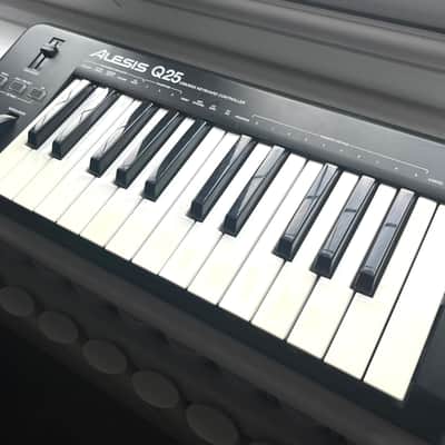 Alesis Q25 25-Key USB MIDI Controller Keyboard 2010s - Black