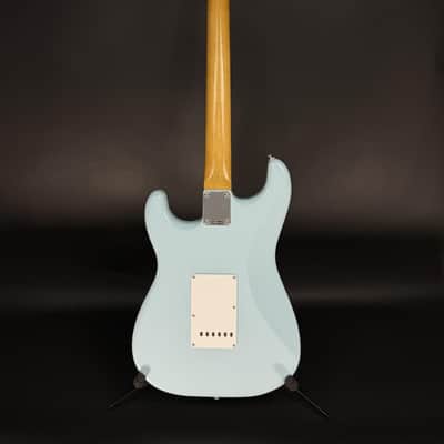 Fender Vintera III Early '60s Stratocaster - Sonic Blue image 5