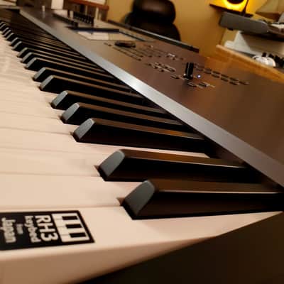 MUST SEE!!! KORG KRONOS X 73 FULLY INSPECTED/SERVICED AND IN AMAZING CONDITION! image 4